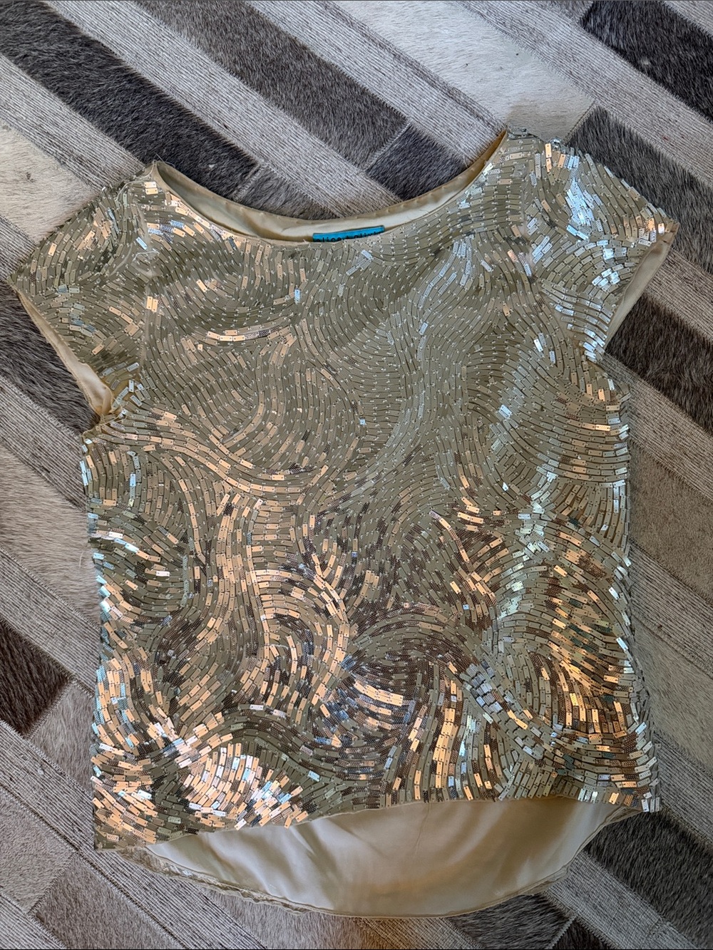 Alice + Olivia Silver Sequin Wave Short-Sleeve Top